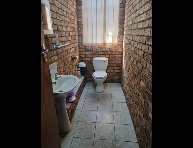 230M² BUSINESS FOR SALE IN KULEKA